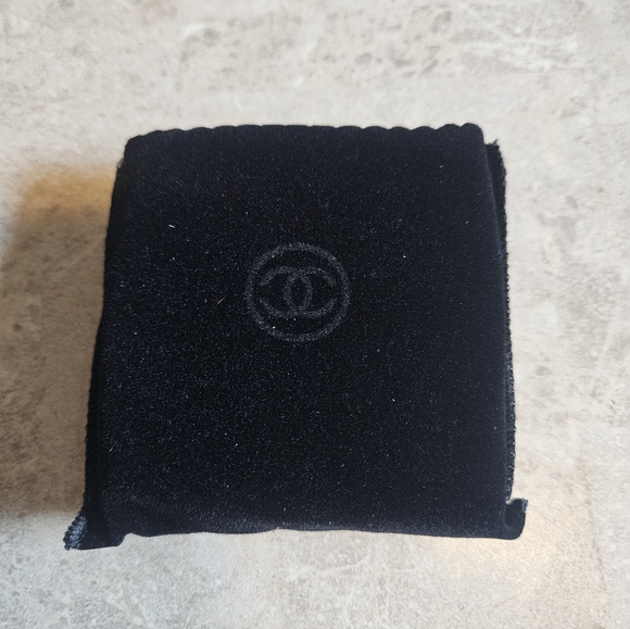 Chanel Eyeshadow Palette - Picture 2 of 4